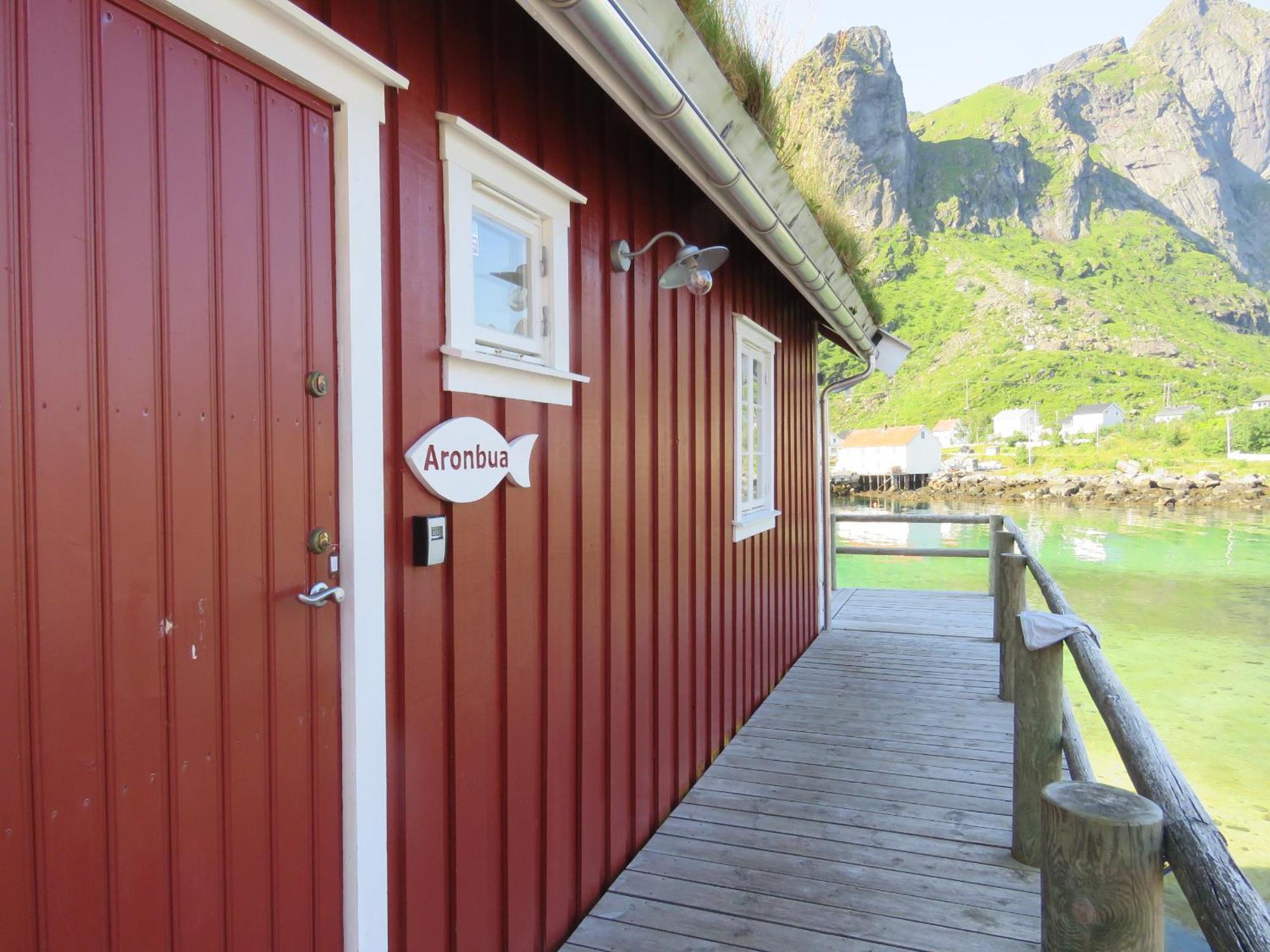 Valen Cabins In Reine Bagian luar foto