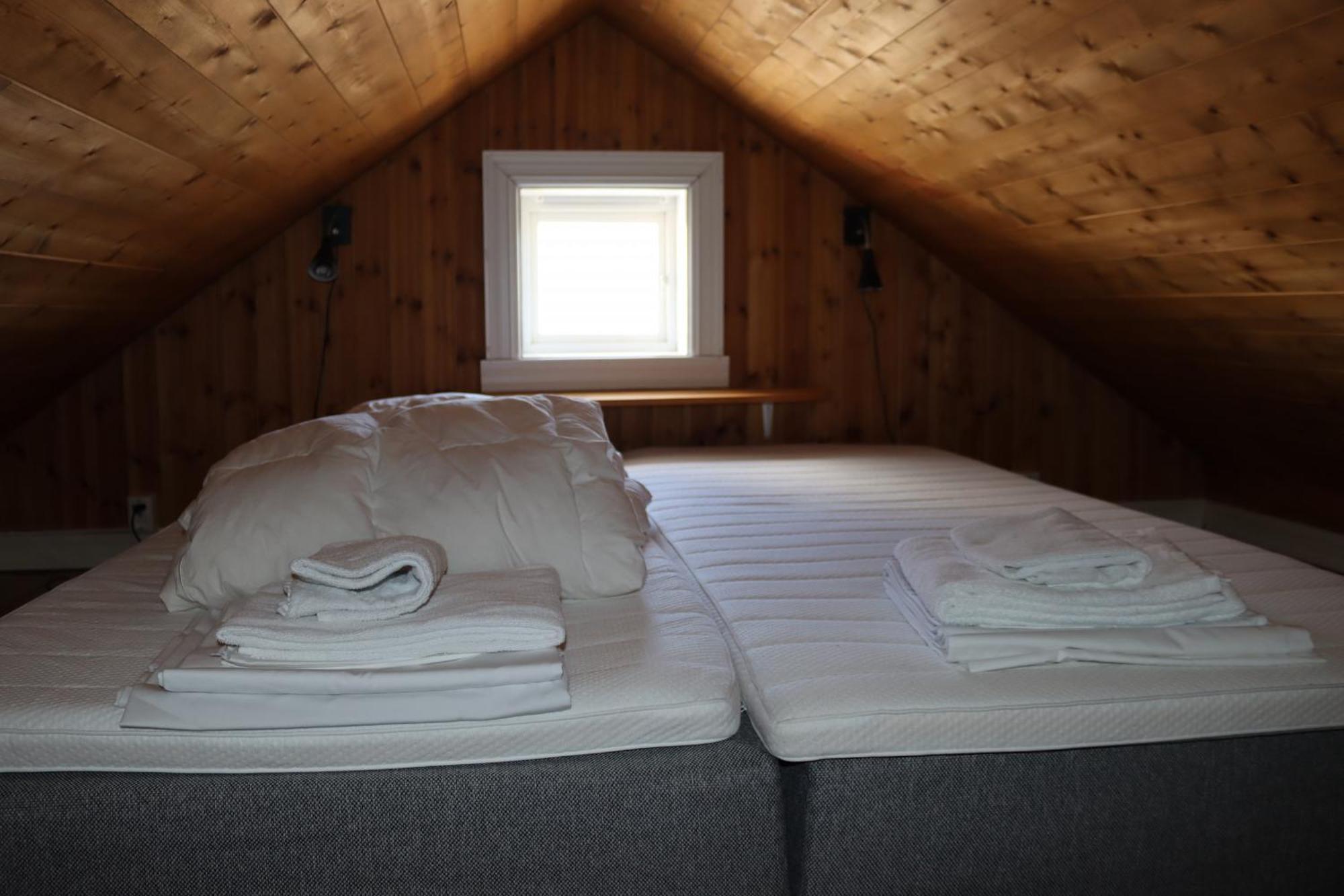 Valen Cabins In Reine Bagian luar foto