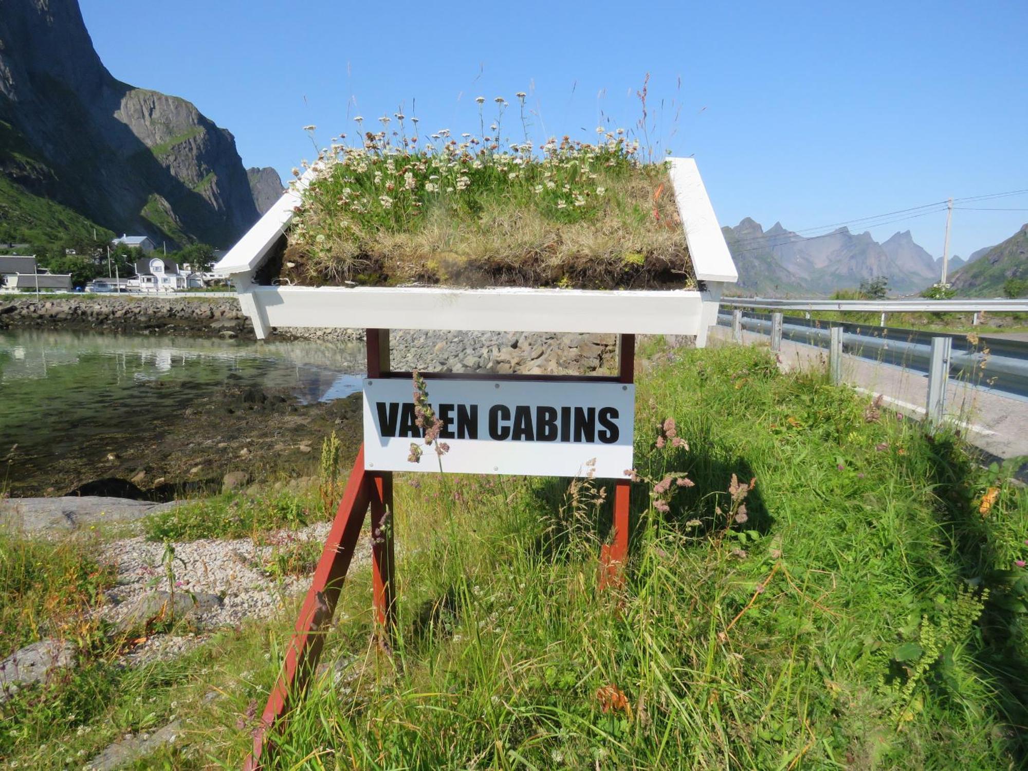 Valen Cabins In Reine Bagian luar foto
