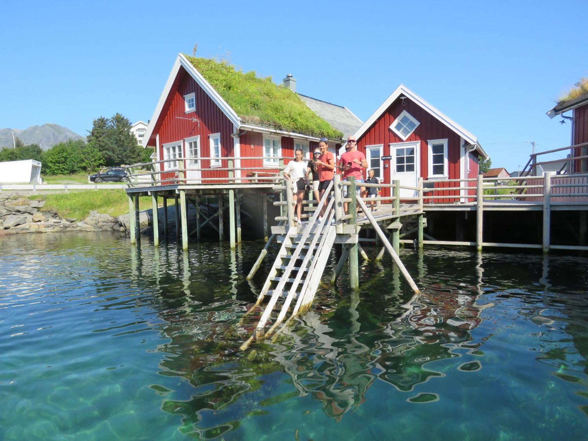 Valen Cabins In Reine Bagian luar foto