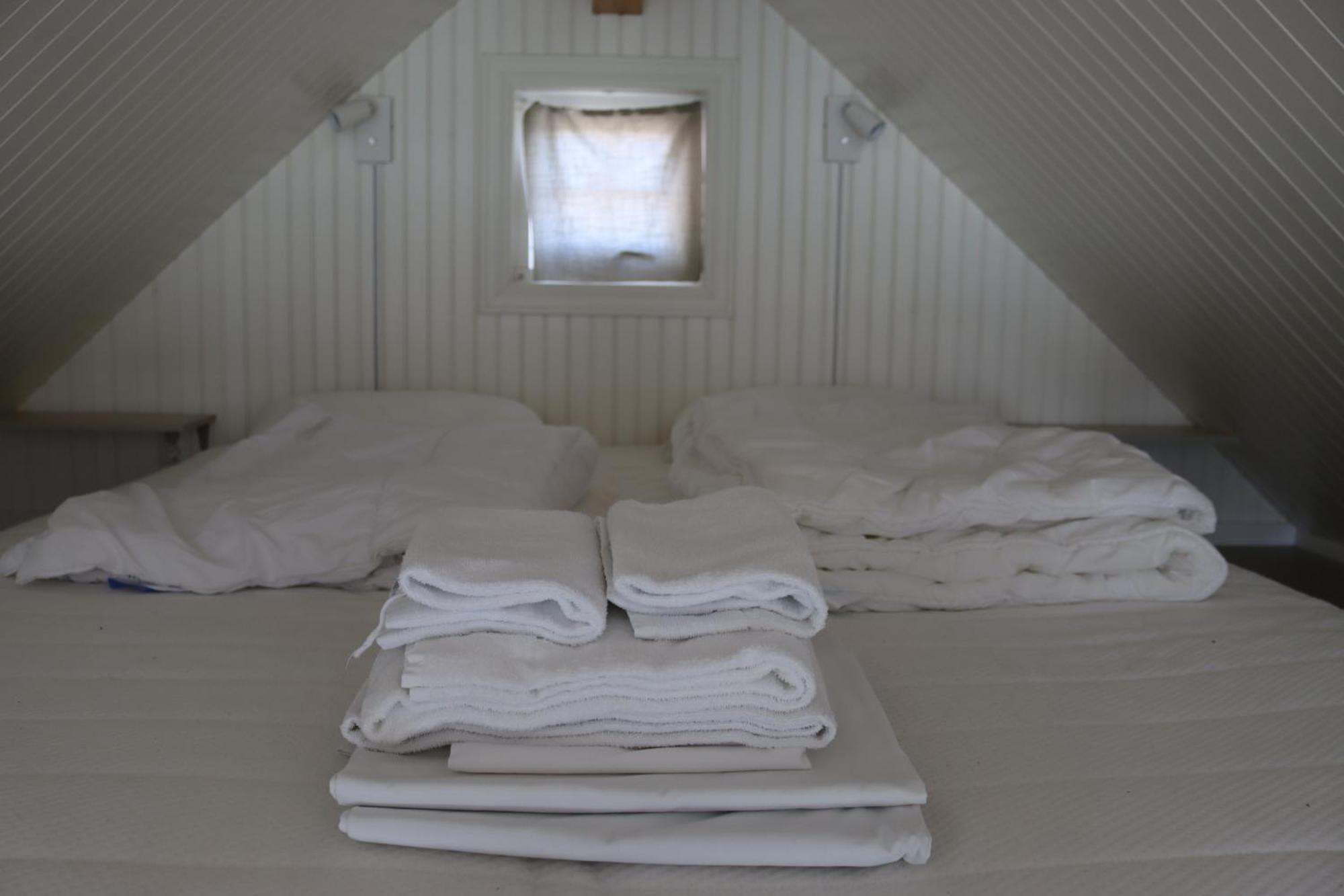 Valen Cabins In Reine Bagian luar foto